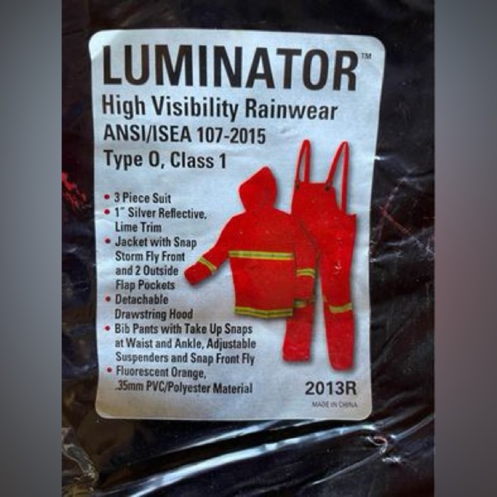 LUMINATOR
High Visibility Rainwear
ANSI/ISEA 107-2015
Type 0, Class 1